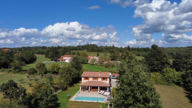 Eksterijer, House Andrija&scaron;i s grijanim bazenom i ko&scaron;arka&scaron;kim terenom, Žminj, Istra Domijanići