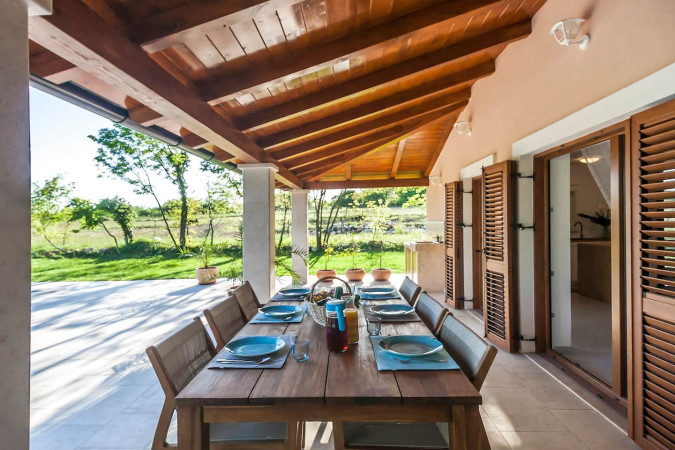 House Andrijaši, House Andrijaši s grijanim bazenom i košarkaškim terenom, Žminj, Istra Domijanići